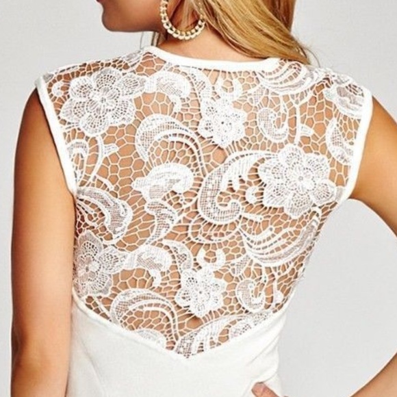 NEW GUESS Cap-Sleeve Lace Back Body-con Dress SZ L - Picture 3 of 5